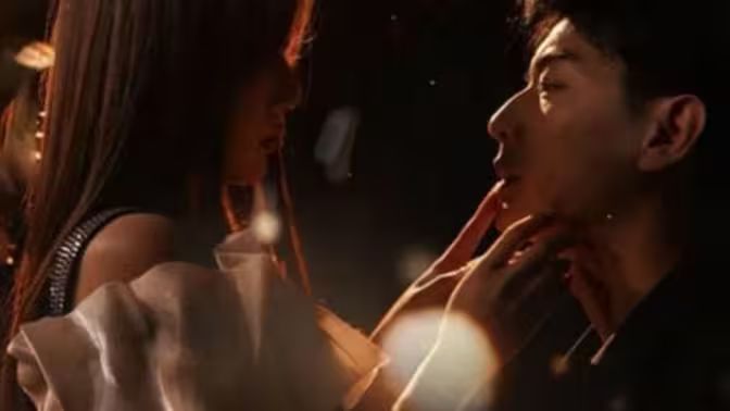 傅總的神秘妻子（在逃?jì)善廾烙诛S）(全集)